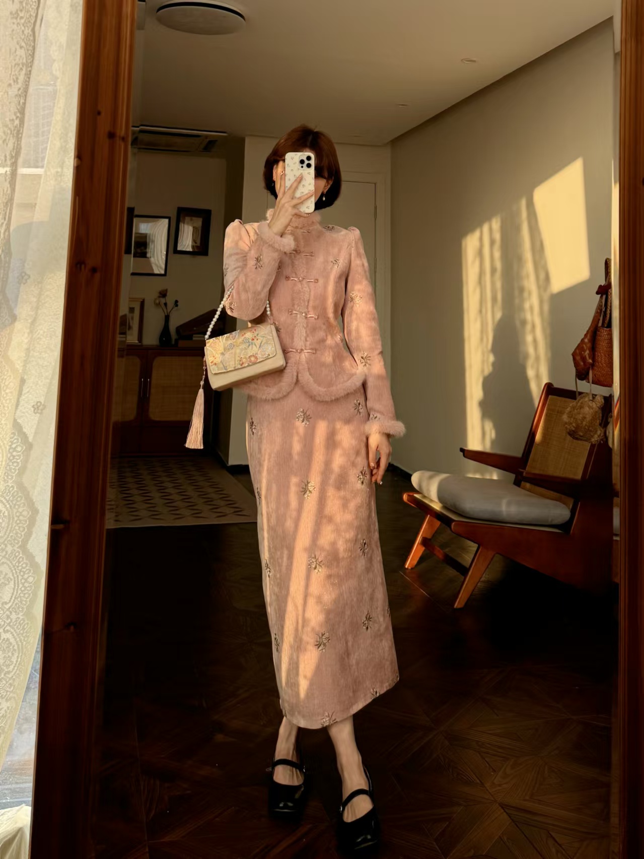 蕾英俊-卿意绵-冬季新中式刺绣修身上衣+高腰刺绣半裙-JF5586