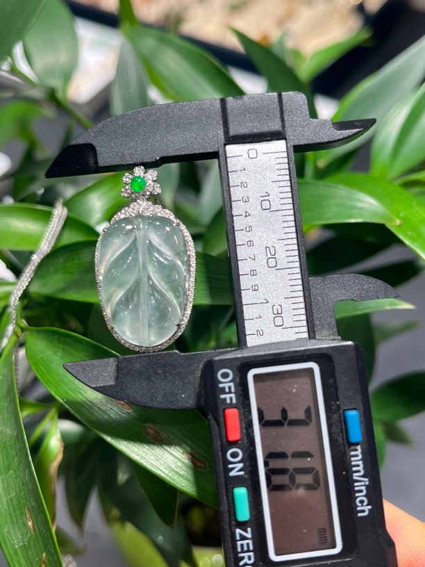 缅甸A货翡翠，冰种飘花无瑕疵，金枝玉叶18K真金南非真钻豪华镶嵌，