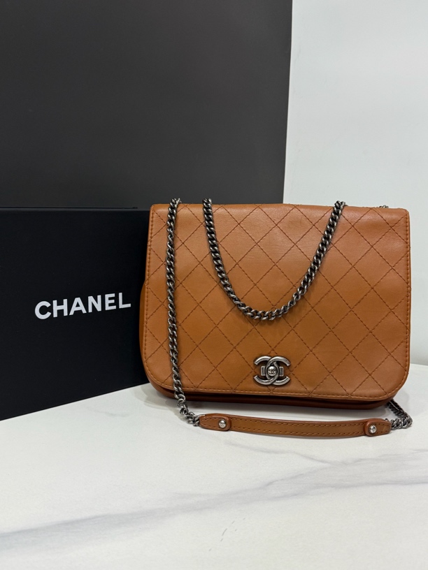 95新 Chanel/香奈儿 焦糖色外缝南瓜包/20开28cm/JJ04120722
