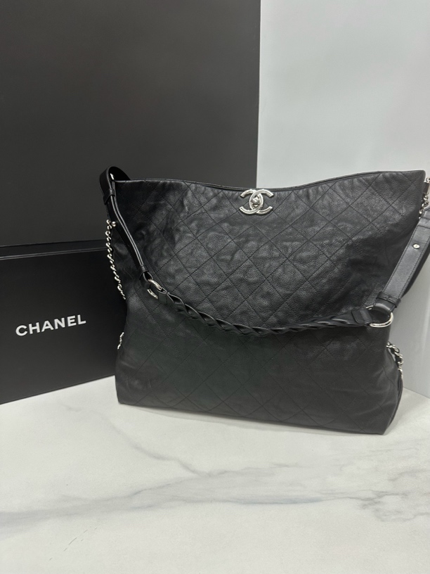 95新 Chanel/香奈儿 黑银嬉皮hobo机场包25开43cm/JJ4072907