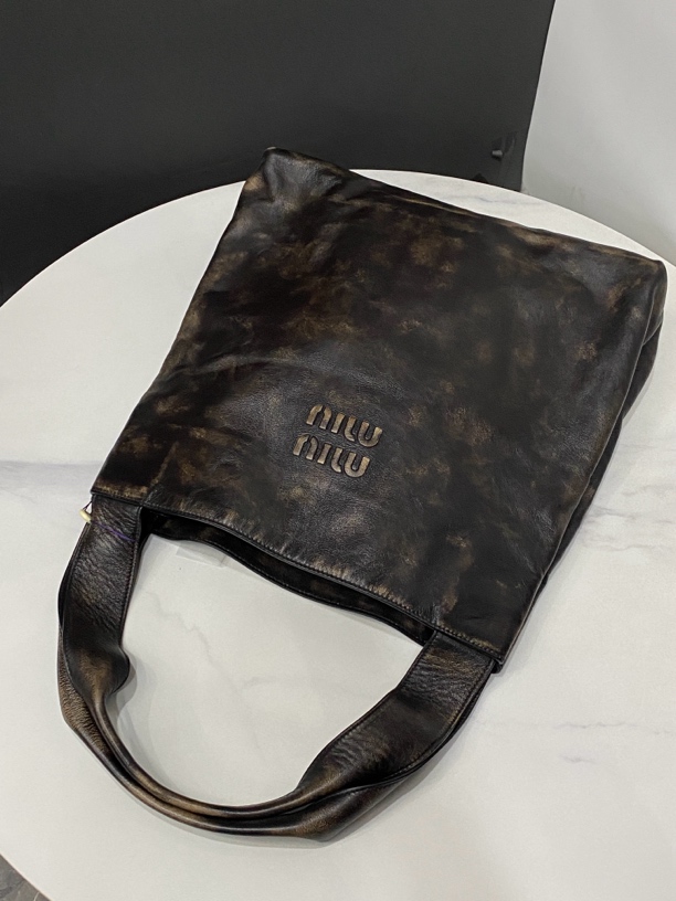99新 MIU MIU/缪缪  做旧hobo包37cm/JJ4110405