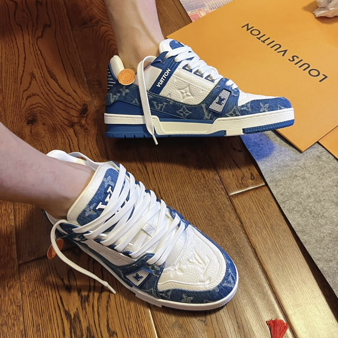 全新未使用 LouisVuitton/路易威登 蓝白牛仔 trainer 运动鞋带票