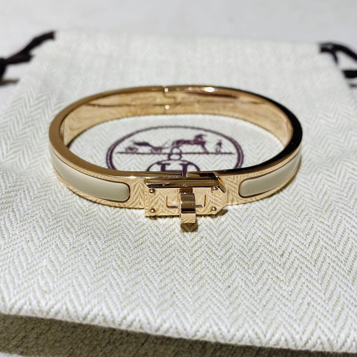 未使用 Hermes/爱马仕 Kelly 奶茶色玫瑰金手镯 全套礼盒