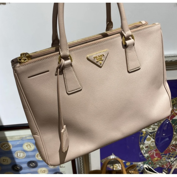 璐璐精选/普拉达/95新/箱包/市场价18500/240123SL0035