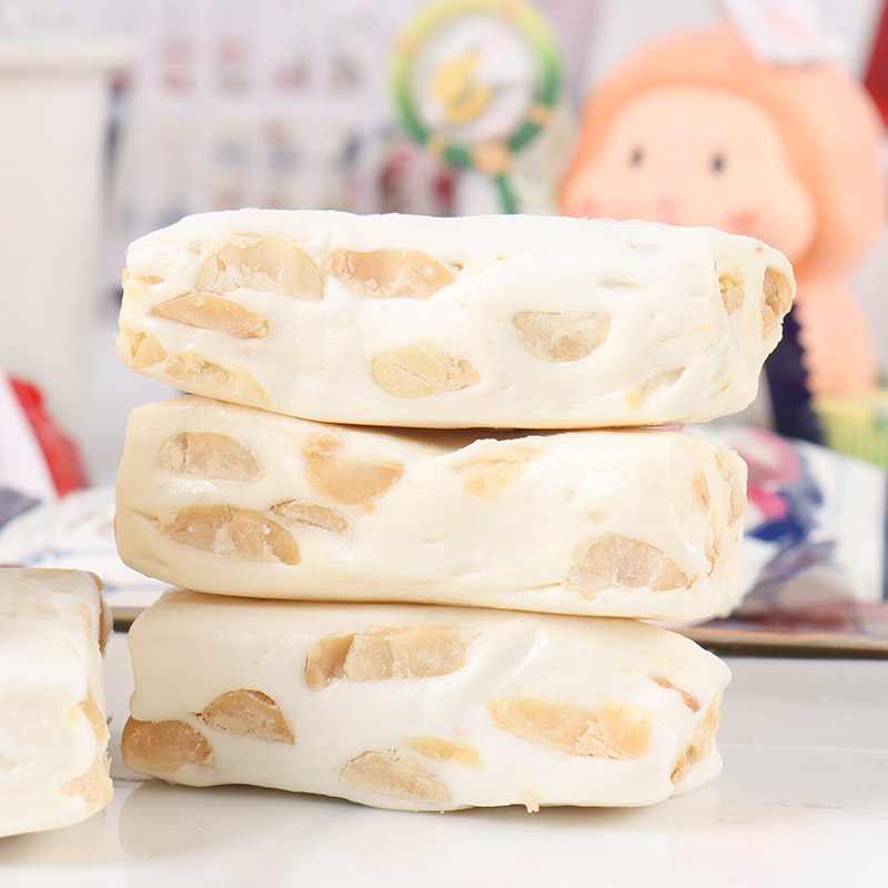 迪士尼蔓越莓牛轧糖草莓熊雪花酥结婚订婚喜糖散装批发休闲零食