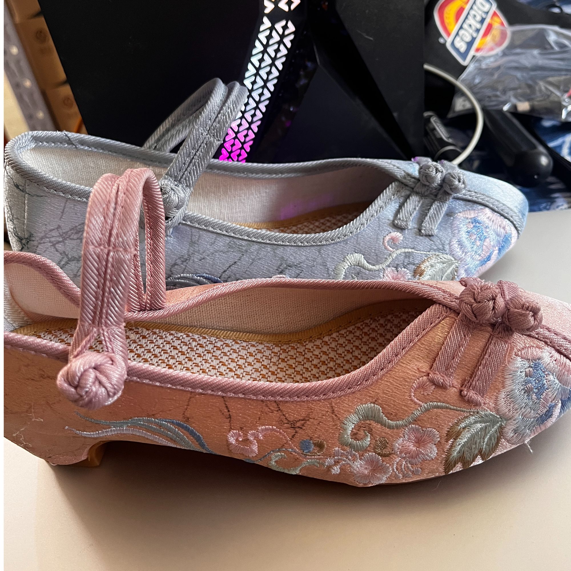 原创中国风高跟系带手工刺绣精美绣花鞋女526-112