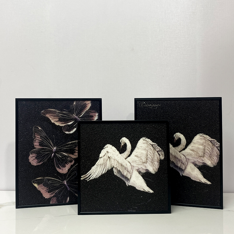 砂岩天鹅三只蝴蝶装饰画电视柜摆画高级轻奢ins风装饰画摆画