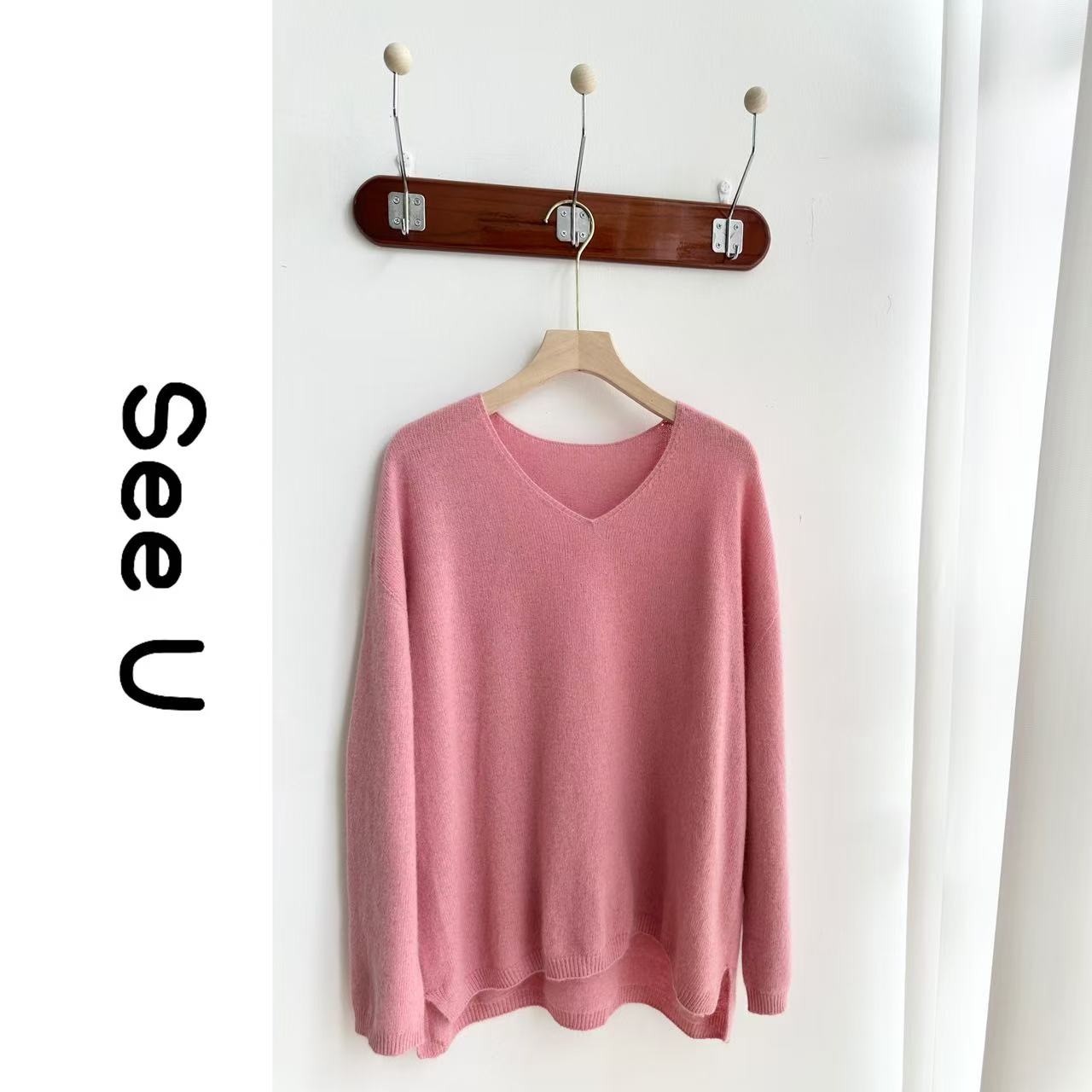 See-U【糖果芙蕾】无缝一体软糯慵懒V领纯色羊毛毛衣