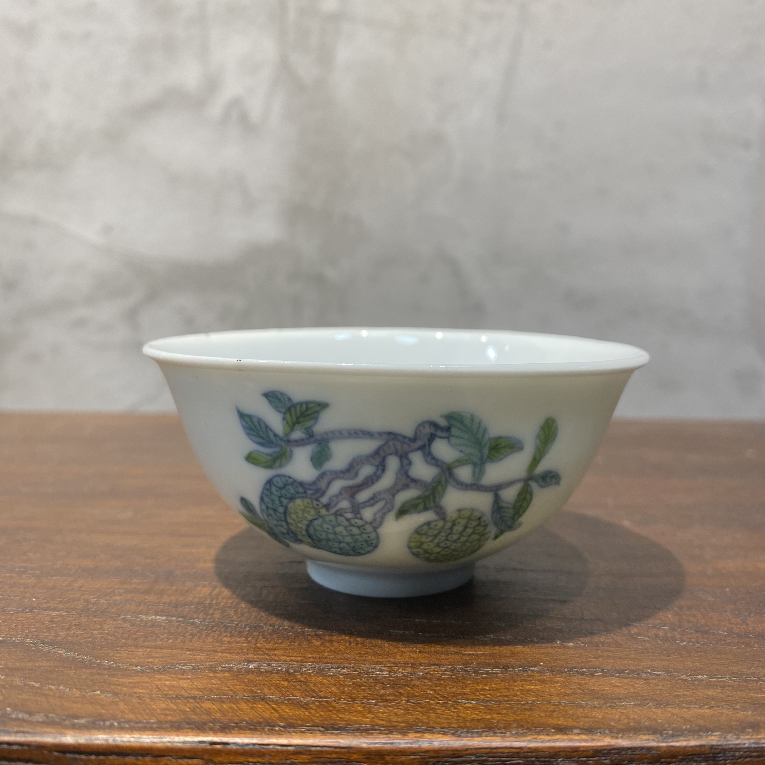 斗彩三多纹小茶圆