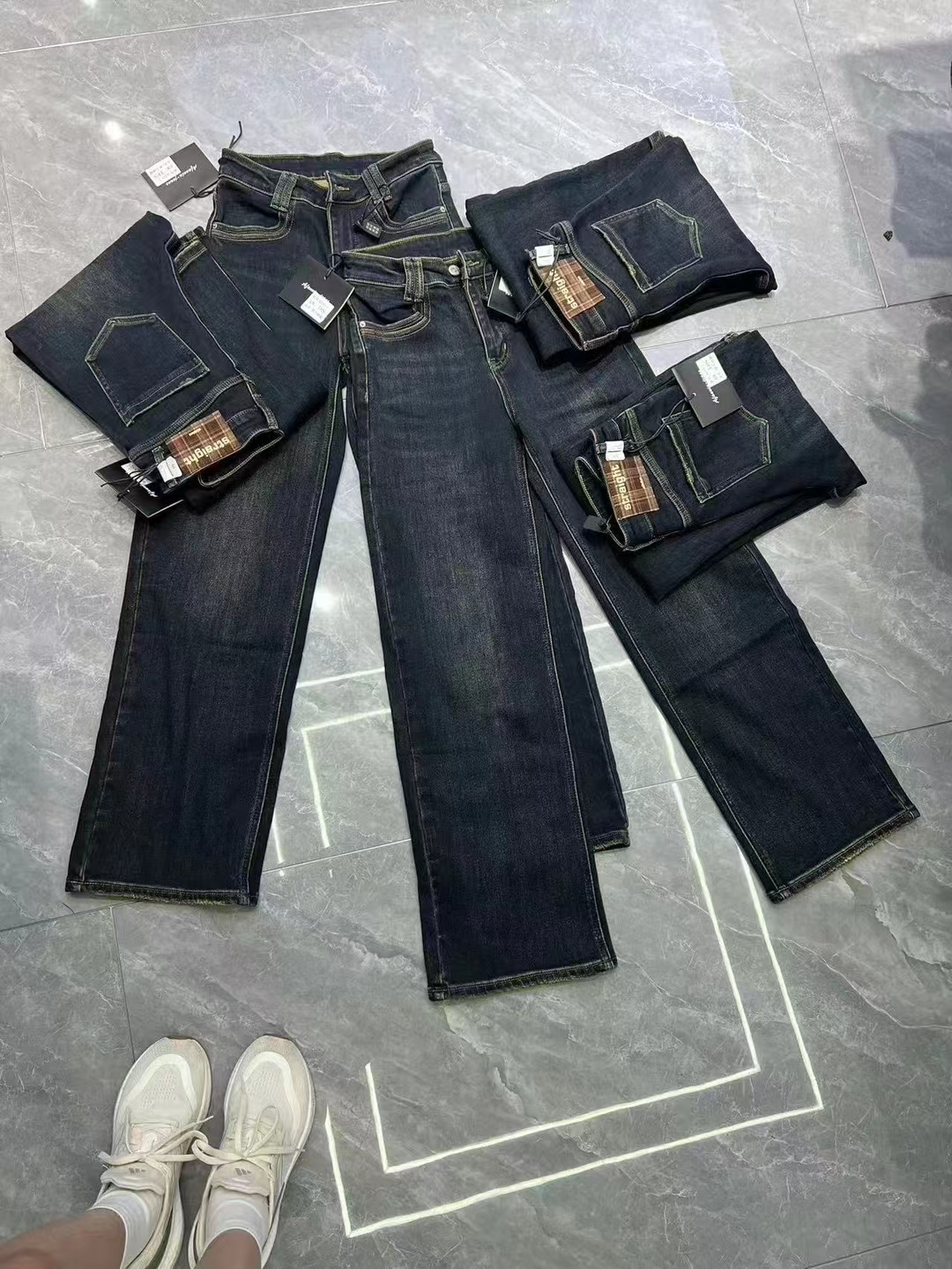 新款时尚百搭高腰显瘦窄版植绒直筒裤