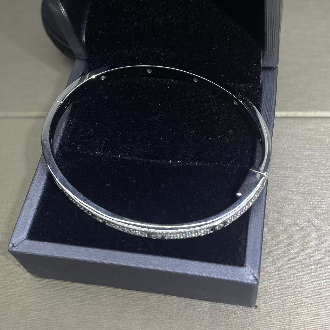  新款满镶窄排手镯【南非】