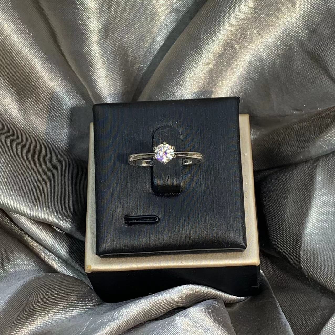 周家皇冠戒指50分【L】