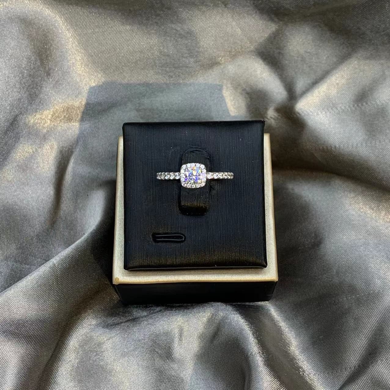   微镶方包50分戒指【L】