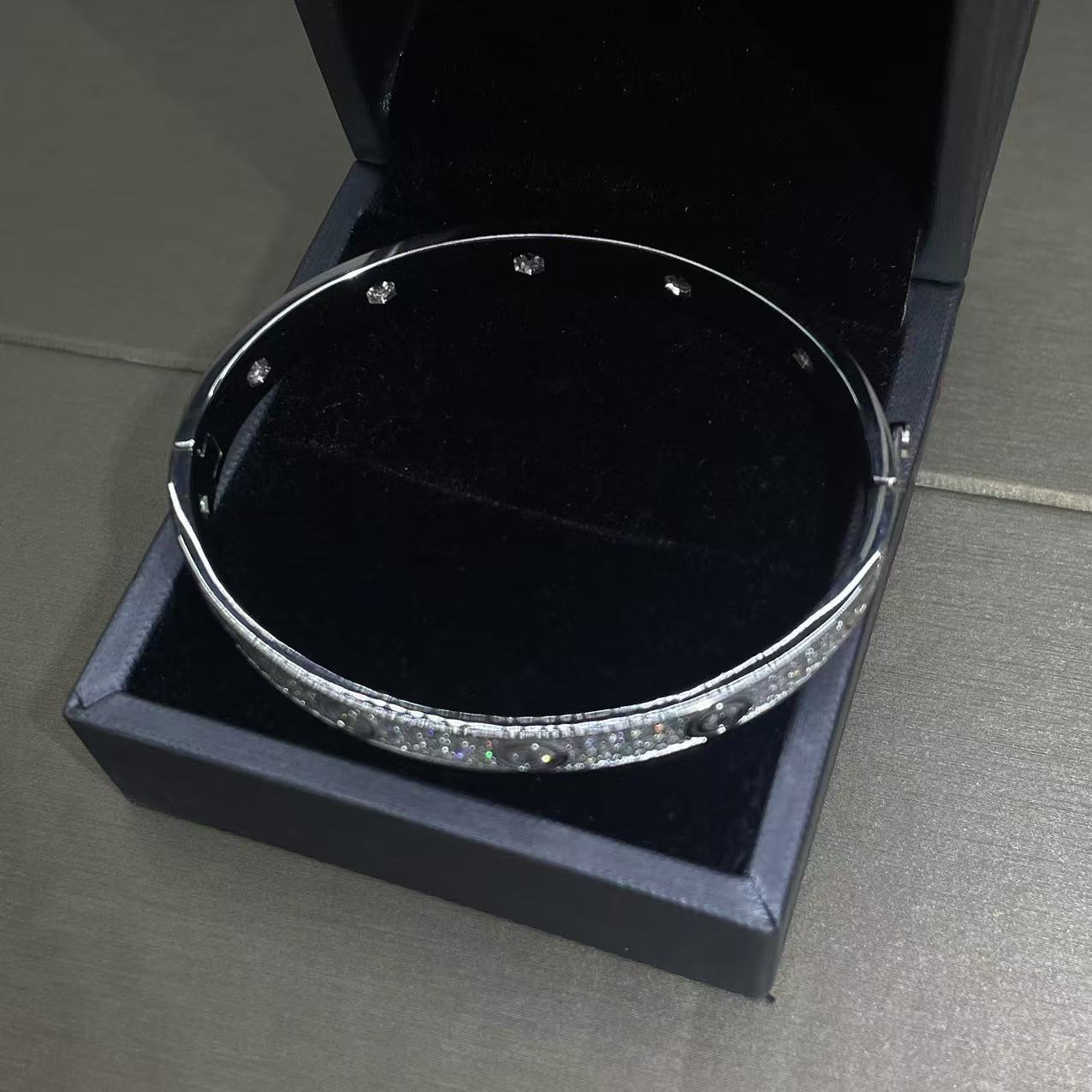 新款满镶宽排手镯【南非】