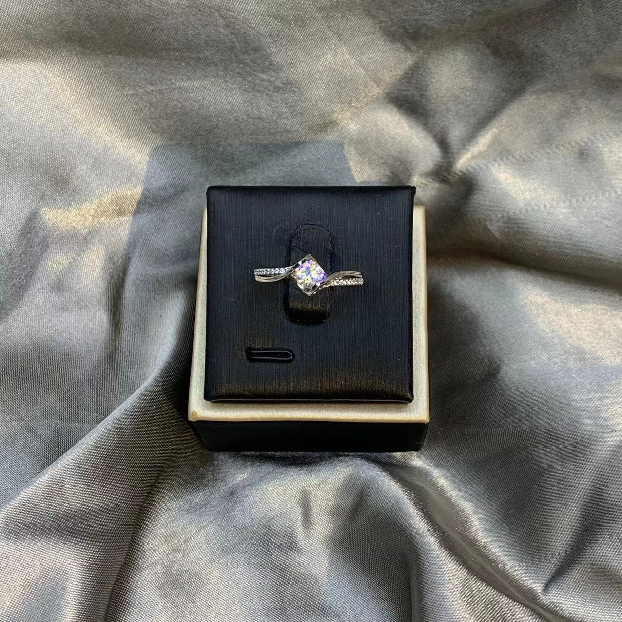   微镶天使之吻戒指50分【L】