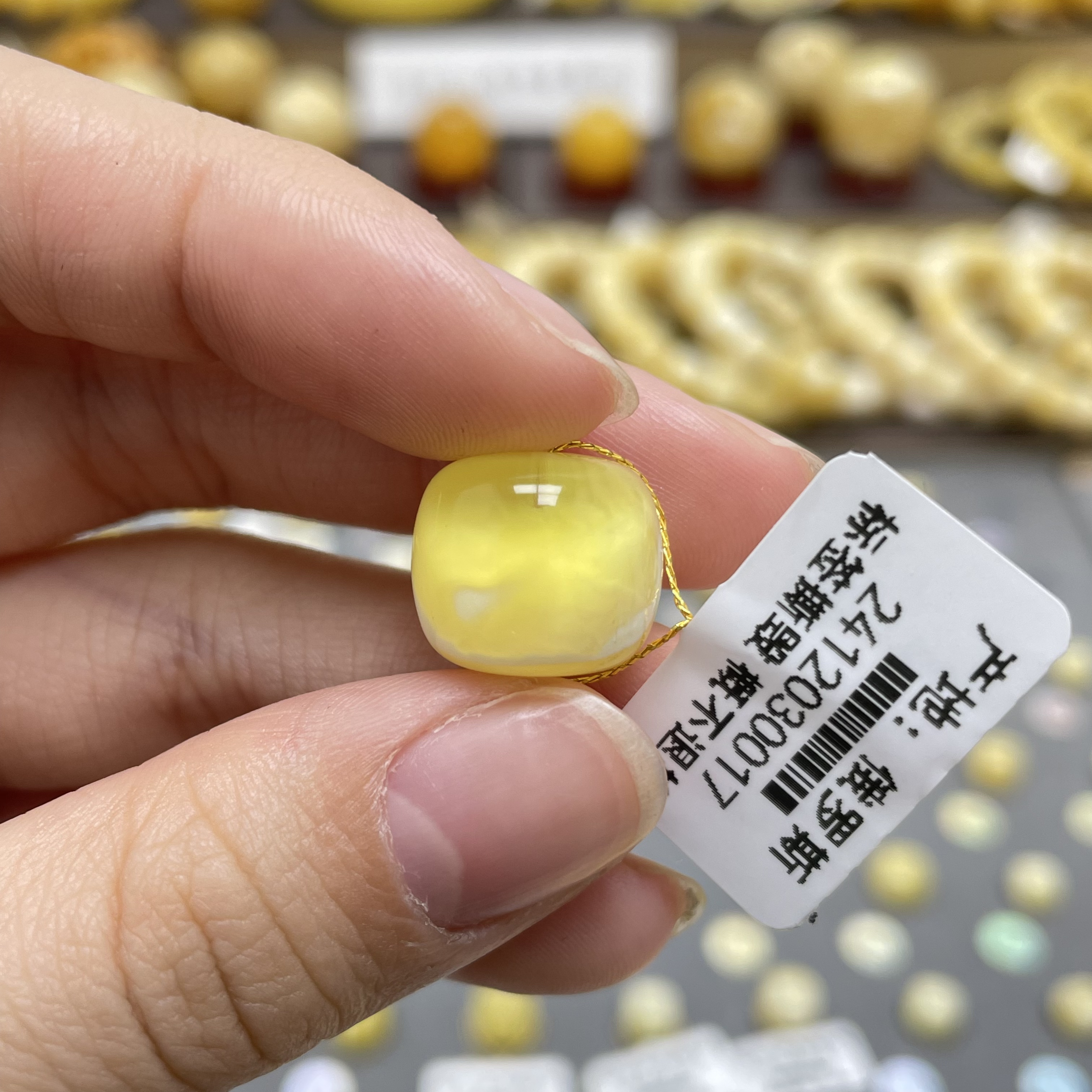 段掌柜臻选｜天然原矿蜜蜡金妖白荧光溶洞老型13.9*12.1mm皮色