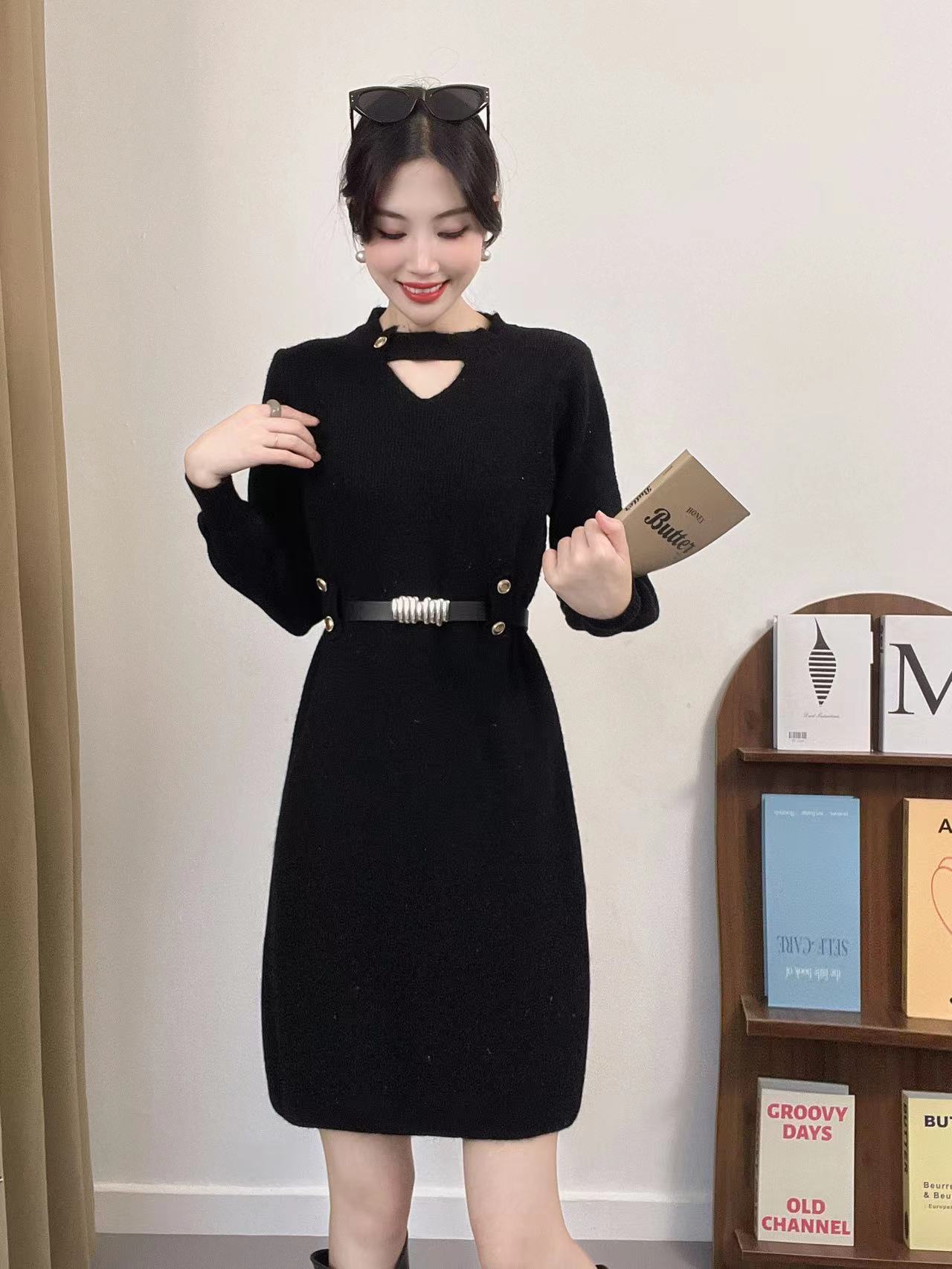 2025新款收腰显瘦洋气中长款毛衣裙子设计感针织连衣裙女士秋冬装