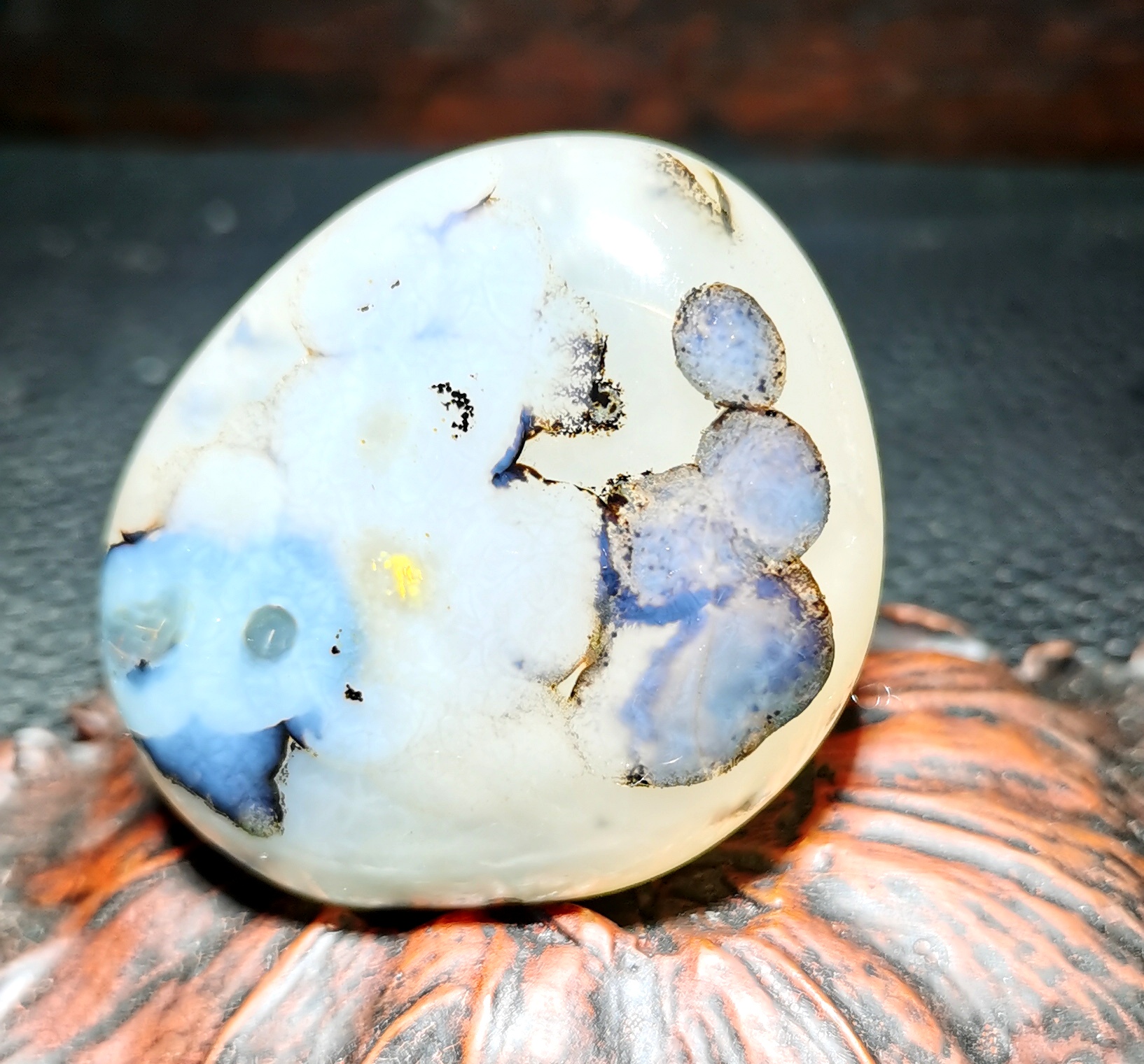 海洋玉髓籽料抛光天然原石头，尺寸4.8公分，重57克。