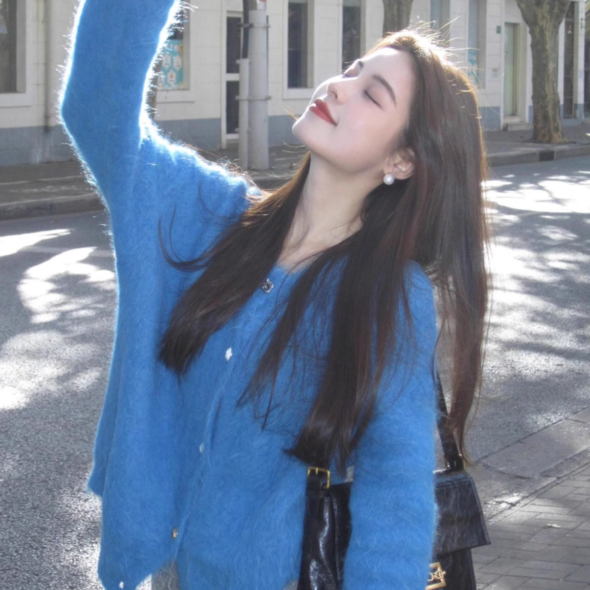 2025冬克莱因蓝甜美温柔风蓝色水貂毛针织外套女设计感减龄毛衣