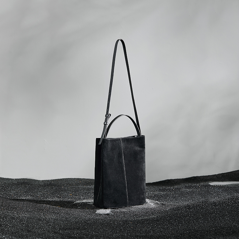 日着原创新款包包时尚休闲磁吸真牛皮绒面百搭单肩托特包RC8591B0