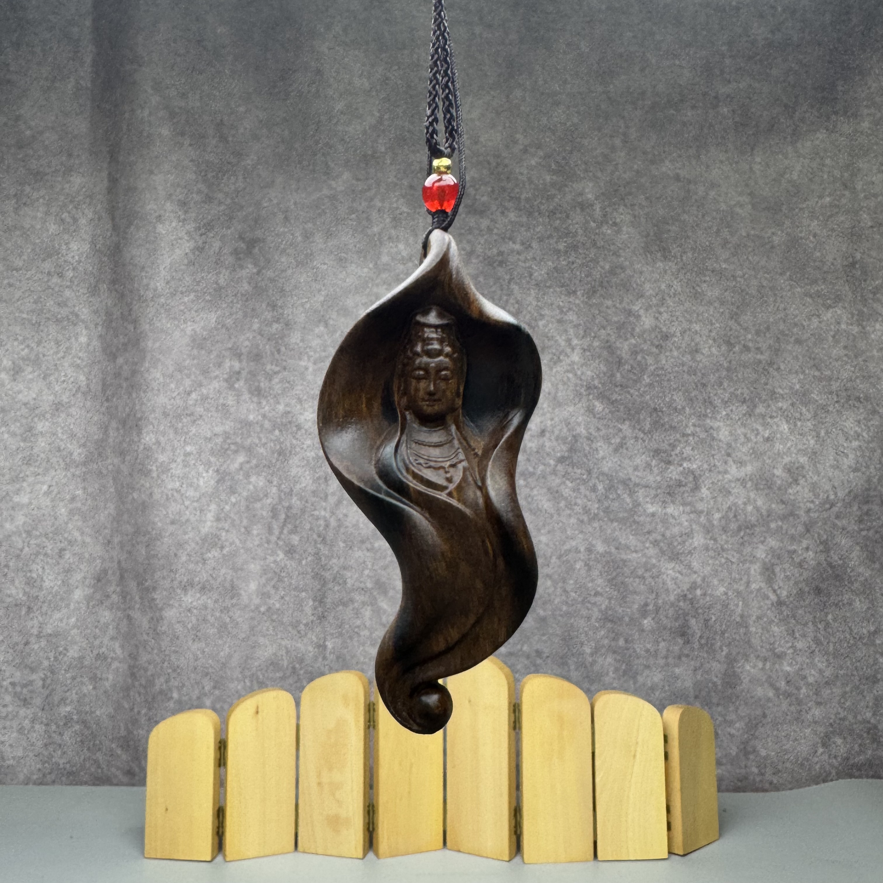 增香沉香木一叶观音随型自在赠脖挂绳精工天然木雕挂件手把件