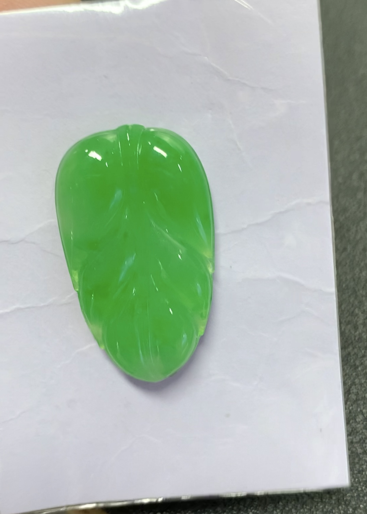 天然a货缅甸翡翠，冰阳绿金枝玉叶叶子吊坠，满色满绿阳绿绿色