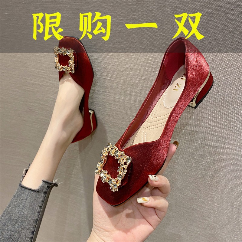 达芙妮沿荐红色婚鞋女大码单鞋春秋新款粗跟方头新娘鞋秀禾敬酒结