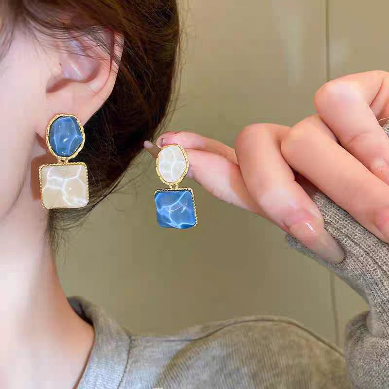 铜合金耳饰 A轻奢气质不规则蓝色耳钉水波纹撞色夸张耳饰E1517