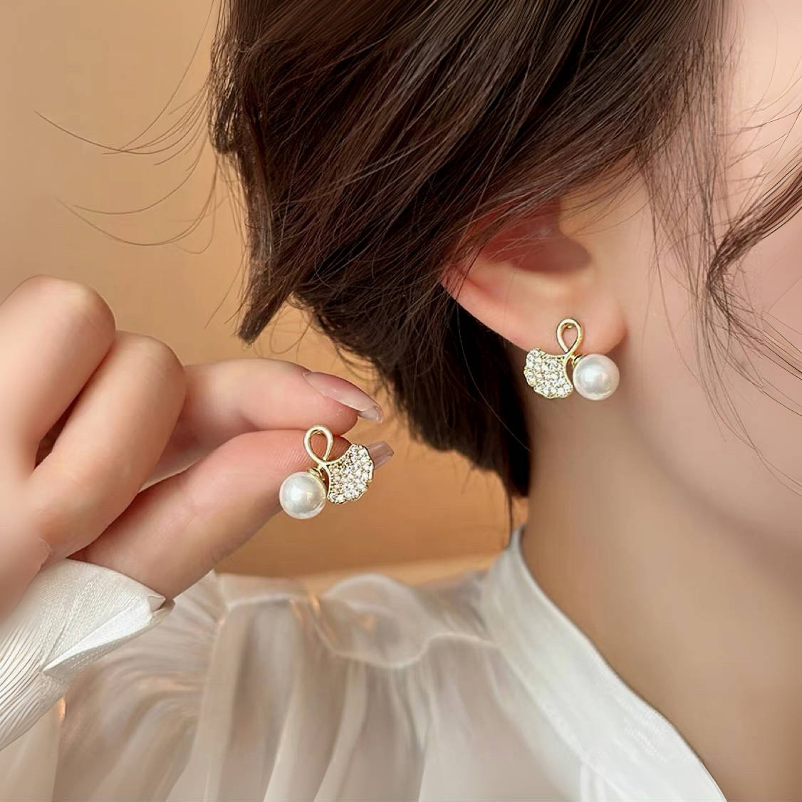 铜合金耳饰 小巧简约气质银杏叶耳钉优雅百搭通勤日常耳饰E1304