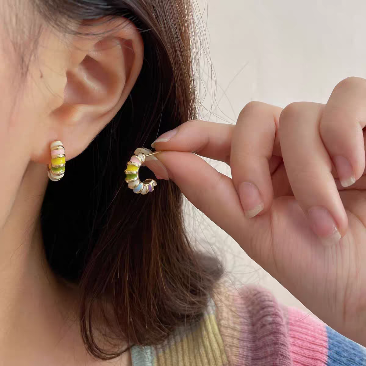 铜合金耳饰 小巧时尚耳圈浅色系复古小众清新拼色甜美耳饰E1449