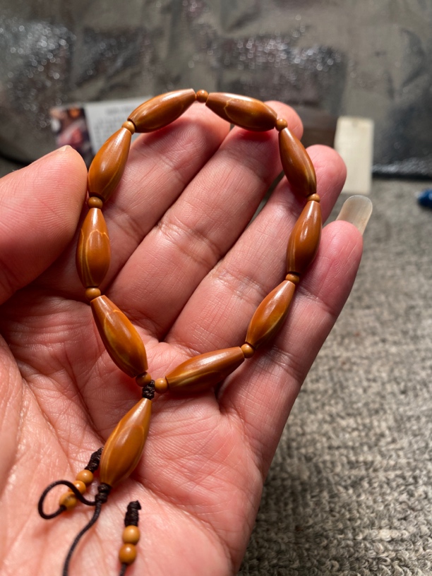 福利苏工核雕纯手工雕刻铁核柳叶微型小素串，质地红润，美不胜收