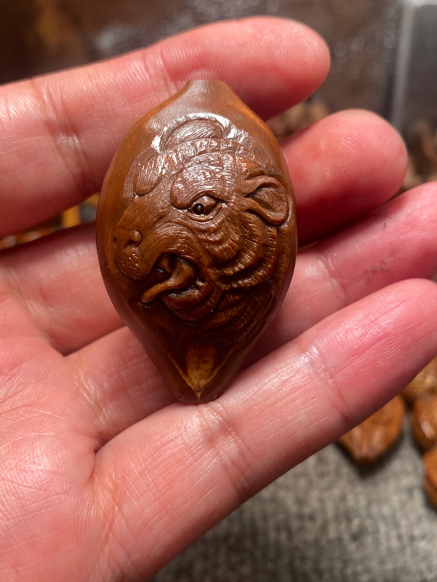 苏工核雕纯手工雕刻，虎啸山林，巴西大核手作，个性十足，美不胜收