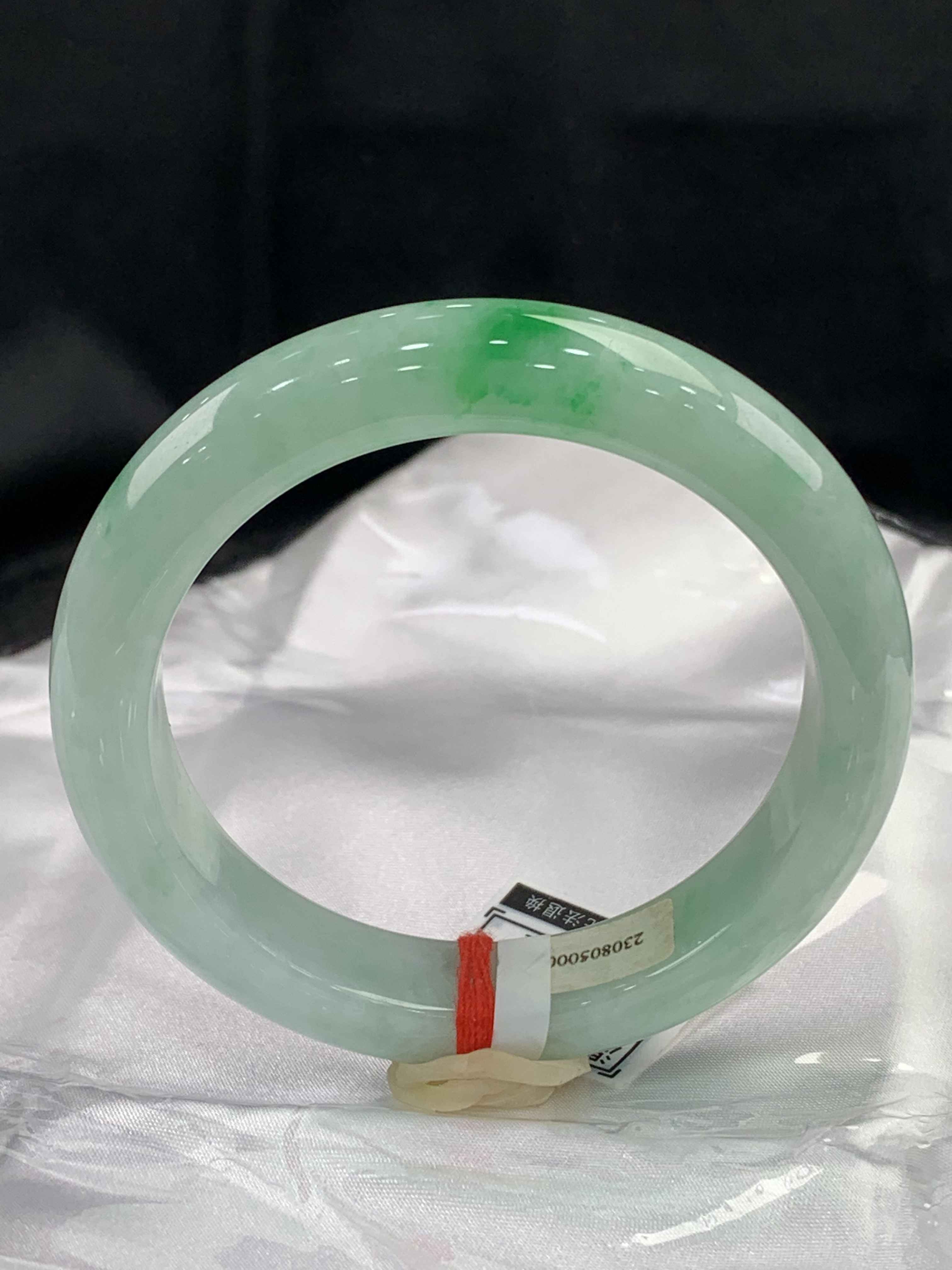 天然缅甸A货翡翠手镯，正圈56圈口