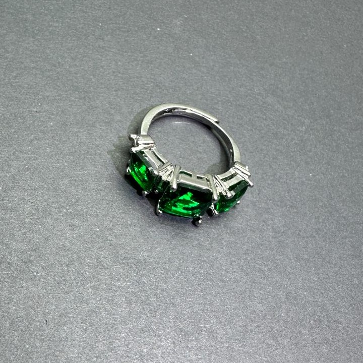 沙弗莱石榴石戒指NP7