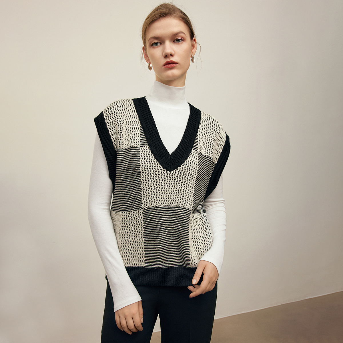 【小余专属】复古时尚绵羊毛针织衫女秋季经典V领叠穿毛织背心