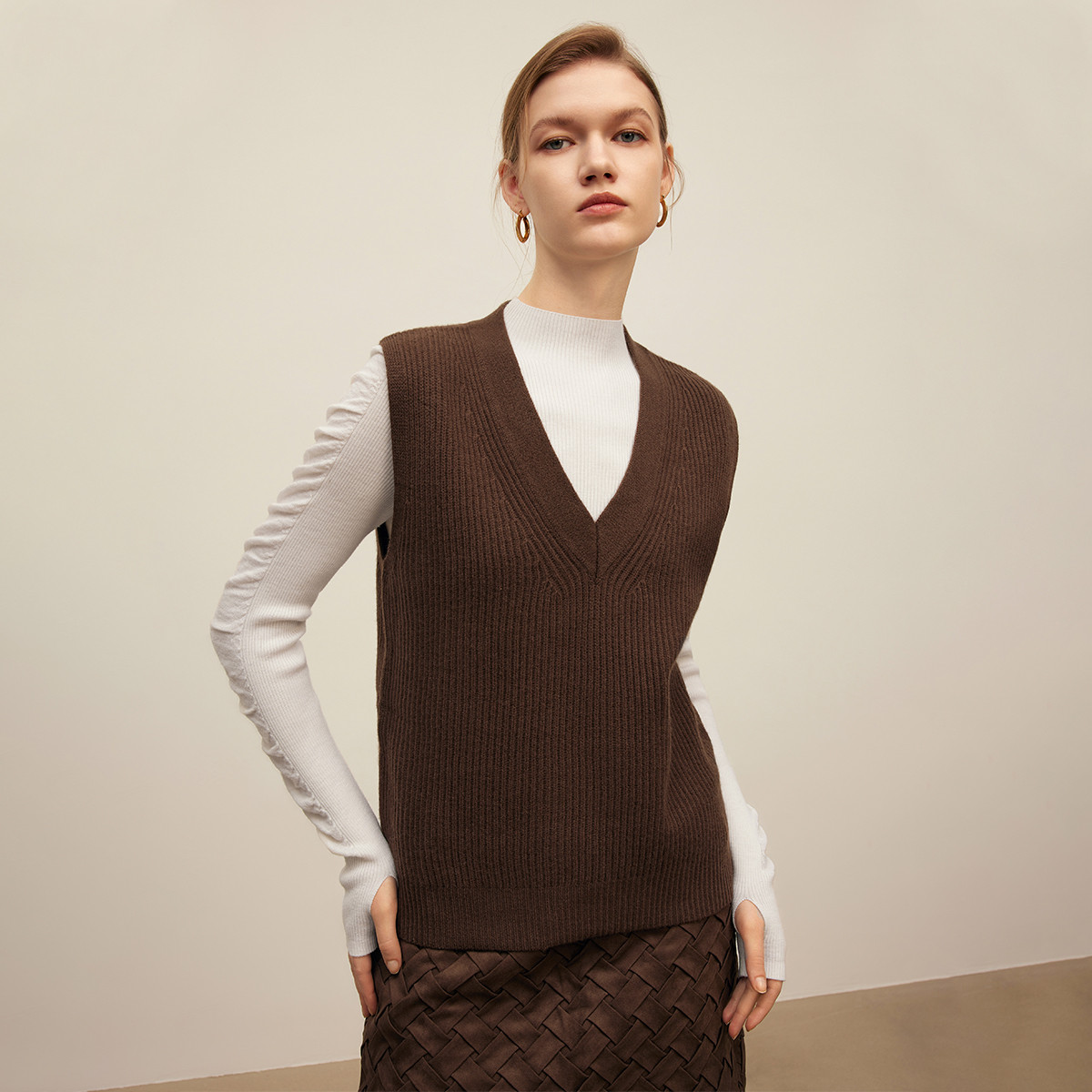 【籽言专属】舒适绵羊毛针织衫女秋季V领叠穿套头毛织背心Y700090