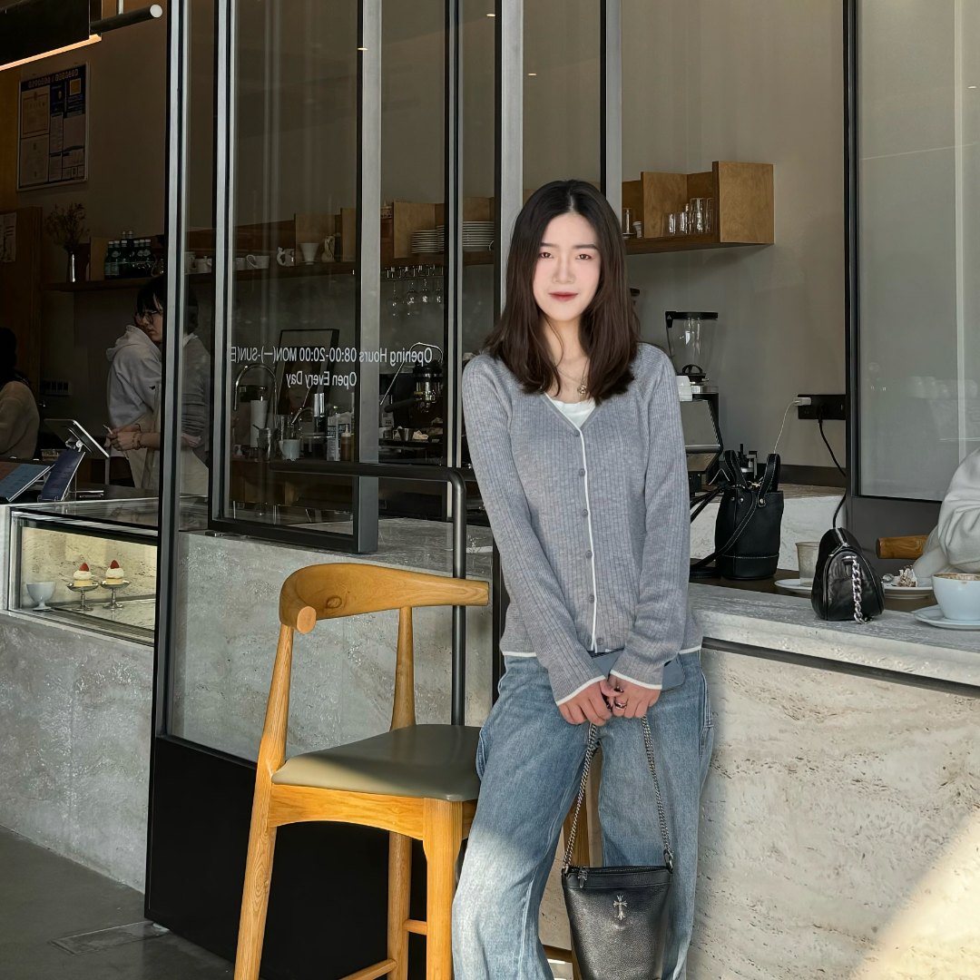 JINGXI鲸譆[线条]丝&绒简约时尚竖坑条撞色针织开衫L2808