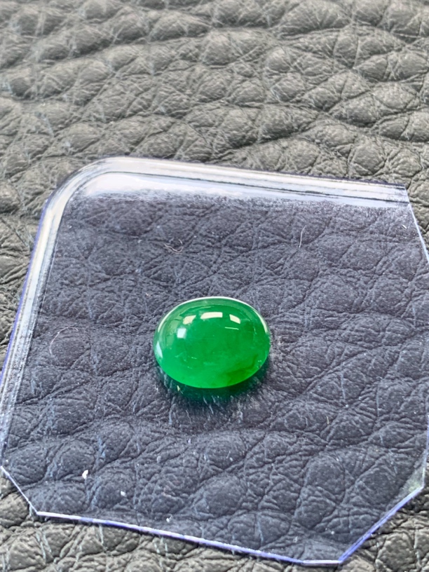 天然缅甸翡翠a货，满绿蛋面，尺寸8.4*6.7*5.0