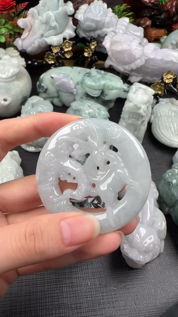 【闪购商品】翡翠挂件未镶嵌鹿牌