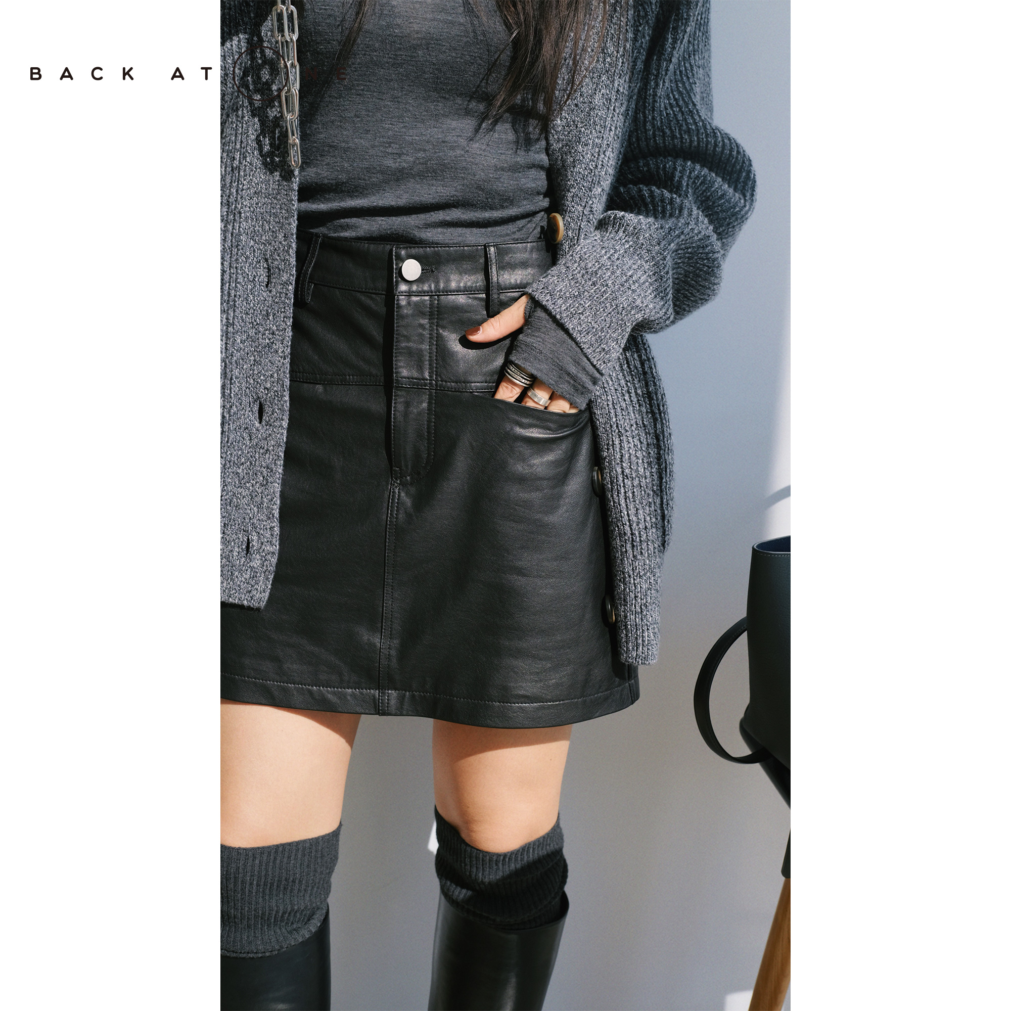BackAtOne “摩登小调”黑色口袋短款皮半裙短裙皮裙 BDF-2FH113E-C