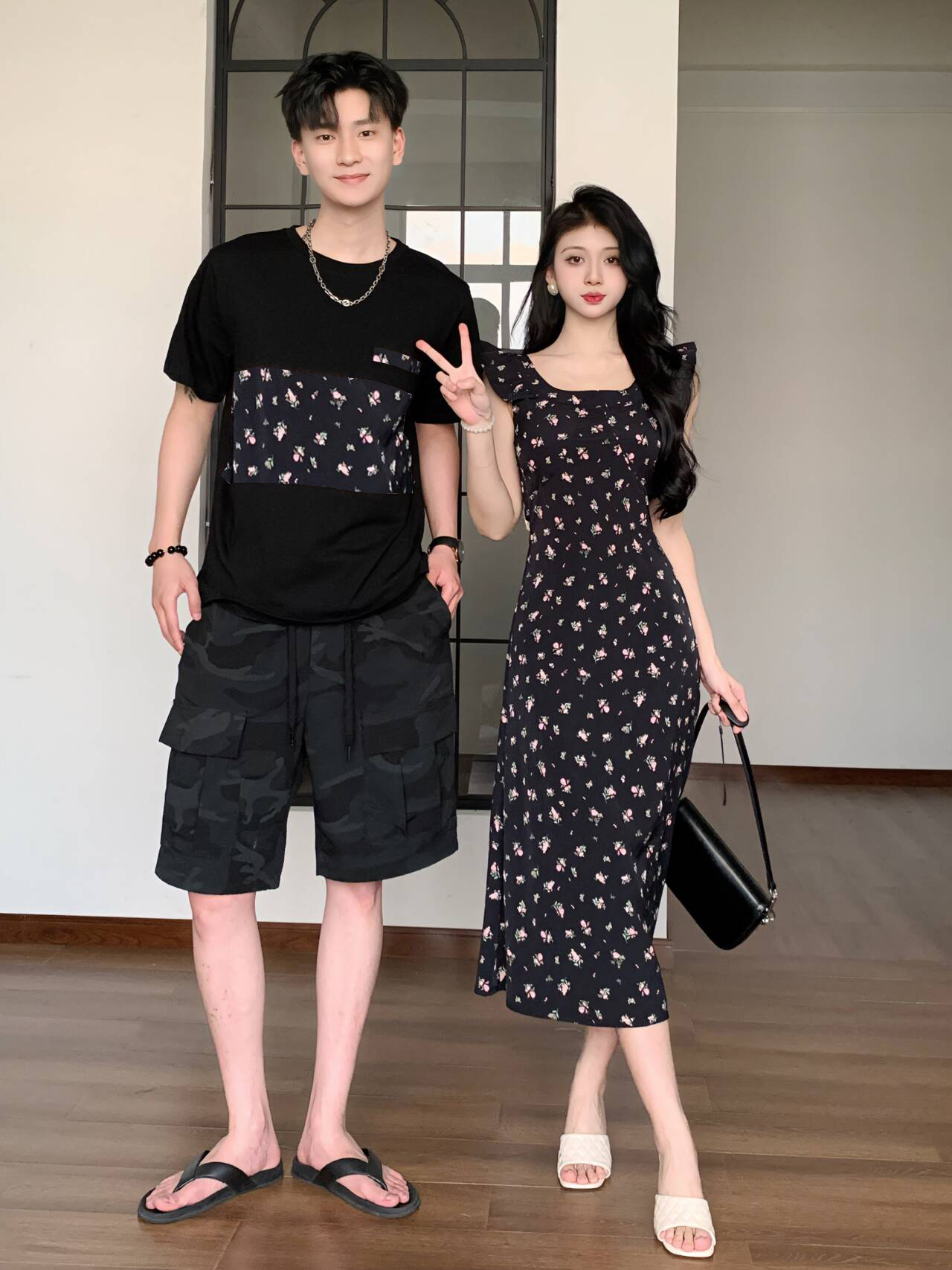 黑底碎花连衣裙女2024夏季新款茶歇法式复古高级感气质小飞袖长裙