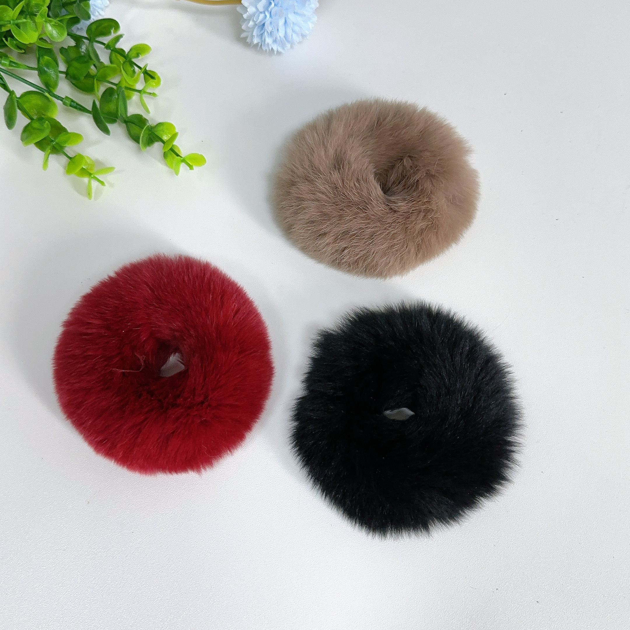 2025新款懒兔毛毛发圈简约可爱网红毛绒绒毛球感发绳扎马尾女发饰