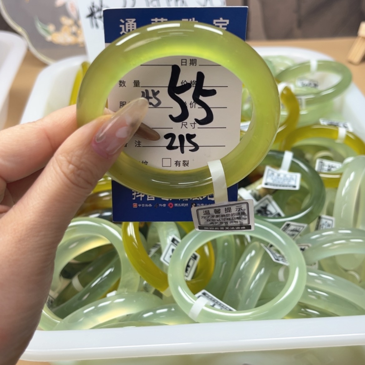 【闪购商品】蛇纹石玉手镯未镶嵌别**伞