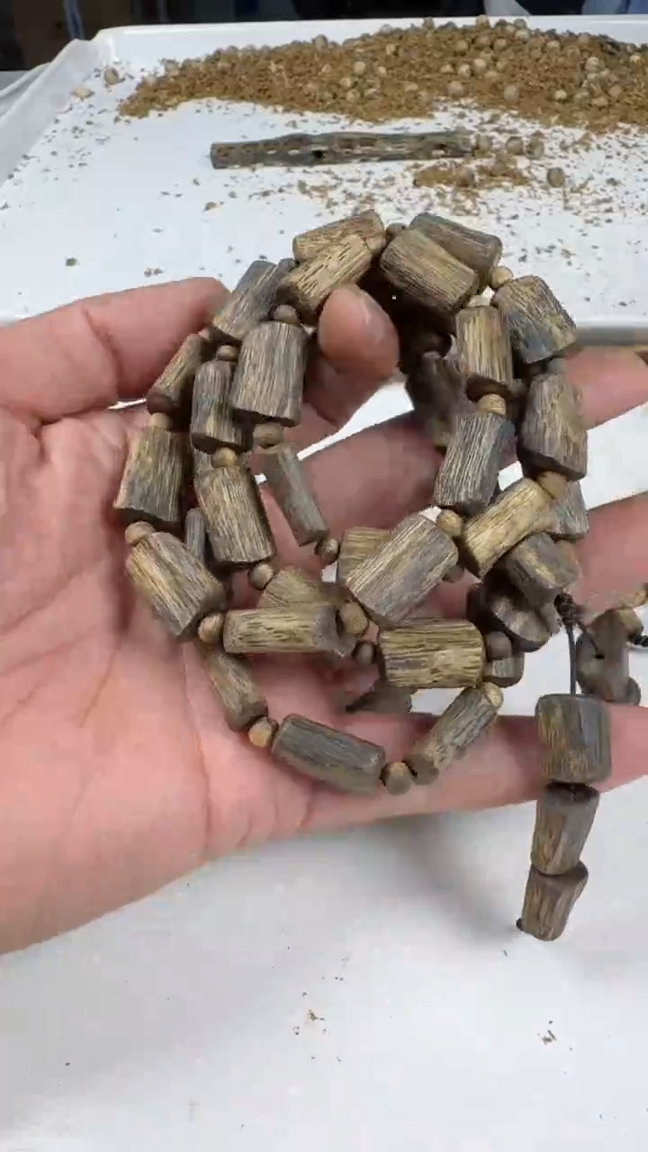 【闪购商品】沉香手串树心结香