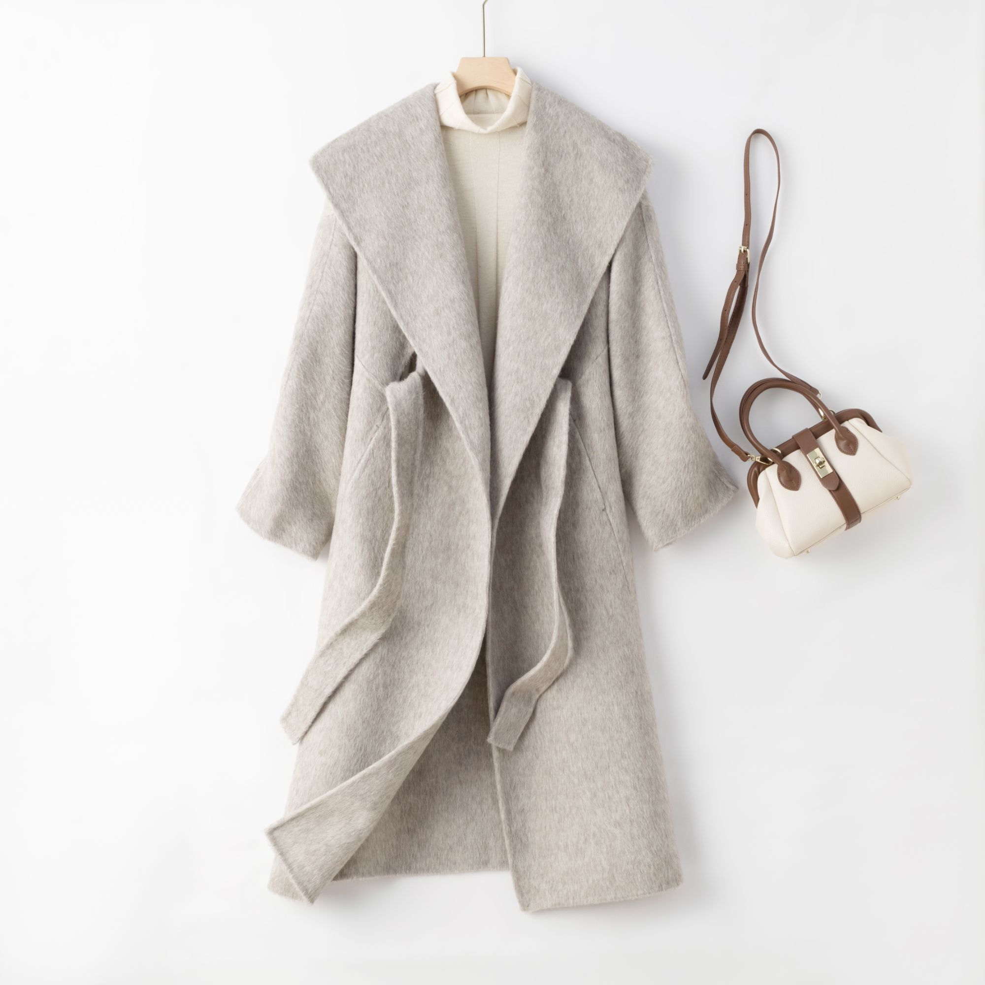 《亦品轻奢》H版牦牛绒大翻领大衣时尚立挺保暖秋冬日常