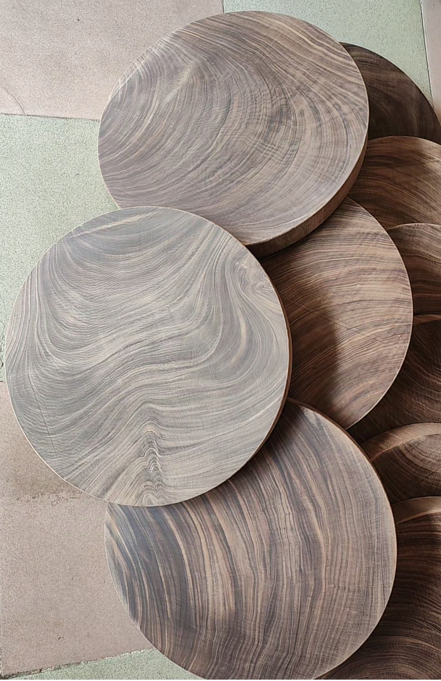 39x4公分蚬木砧板耐砍耐剁圆形款（手把）误差0.5