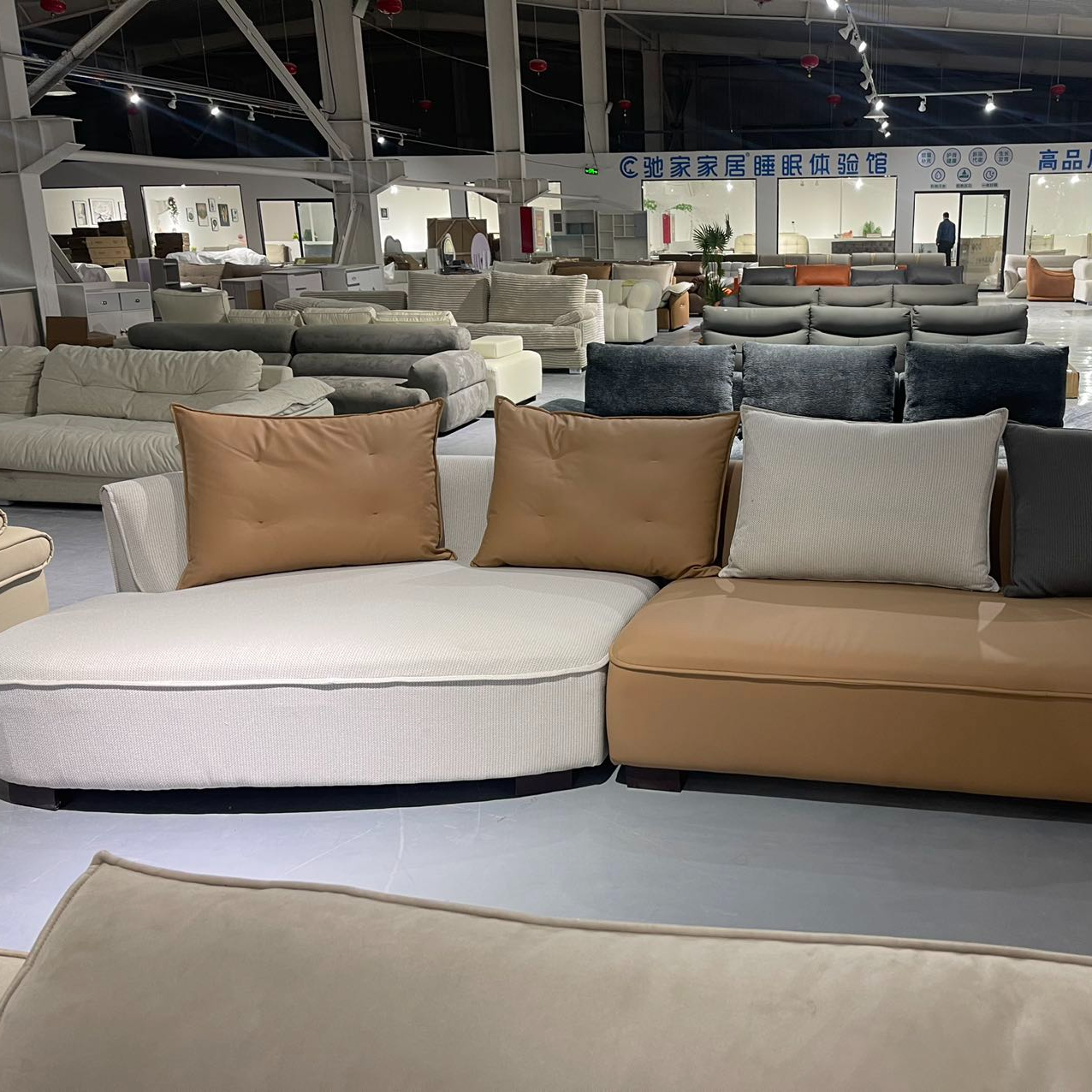 新疆包邮现代极简生态真皮棉麻拼搭月亮沙发