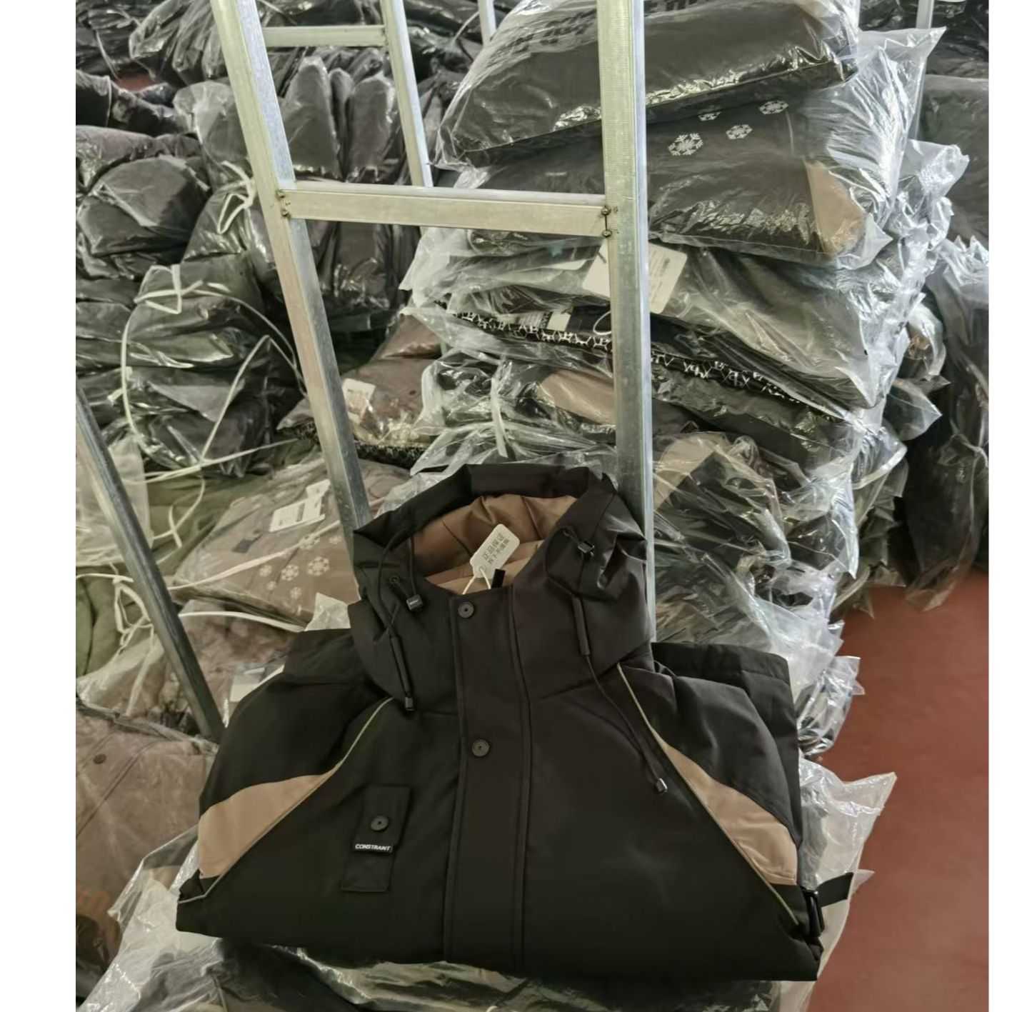 4开头  冬季情侣款保暖休闲百搭夹克风衣外套