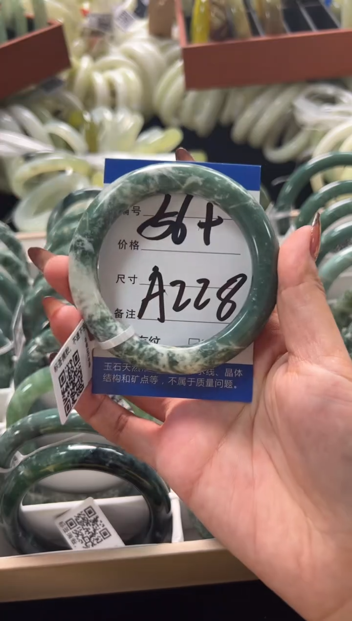 【闪购商品】蛇纹石玉手镯未镶嵌1