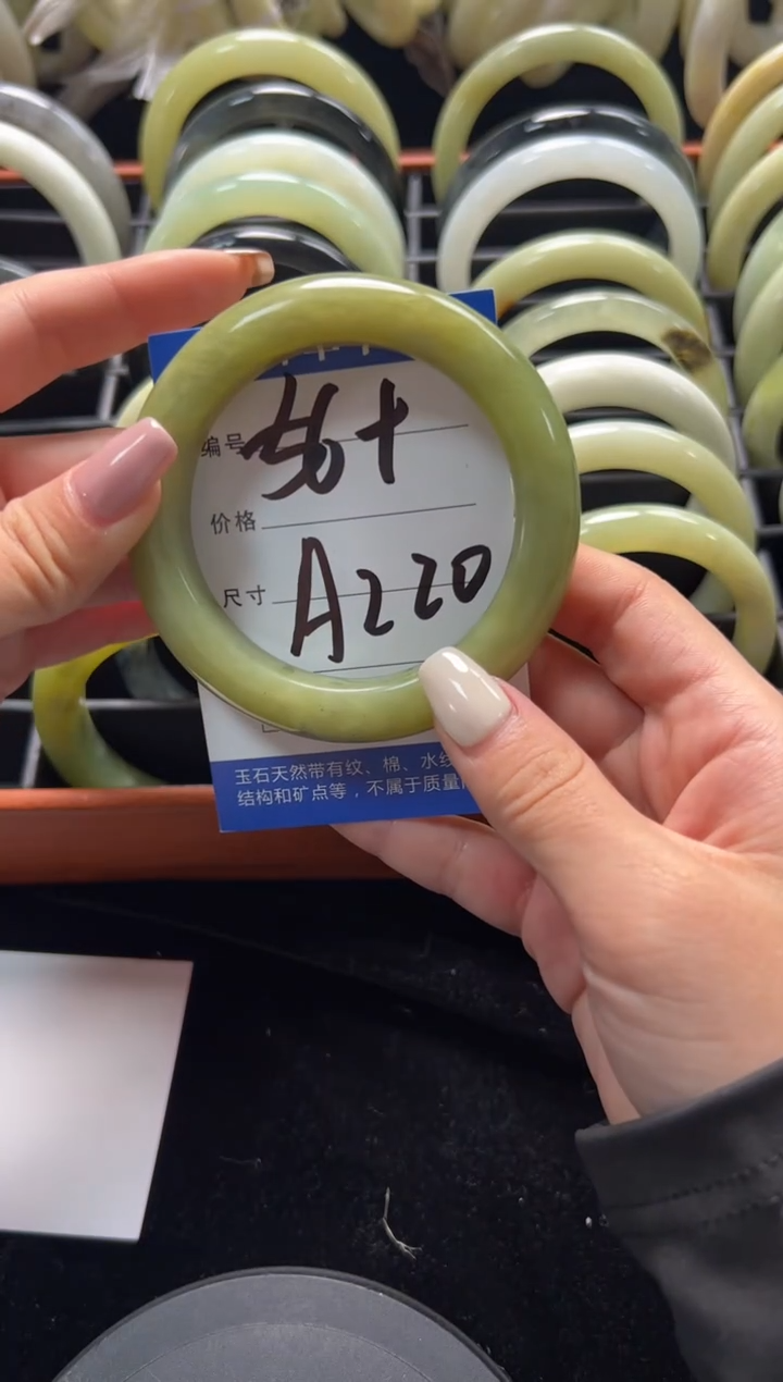 【闪购商品】蛇纹石玉手镯未镶嵌1